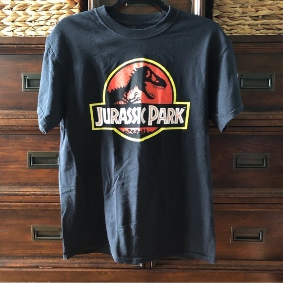 Jurassic Park black short sleeve graphic tee in size M - Picture 1 of 6